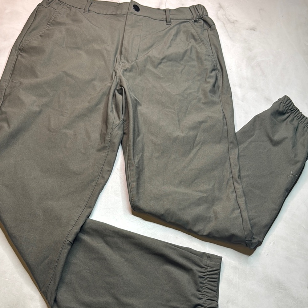 Cuts AO Jogger in Gray Size M